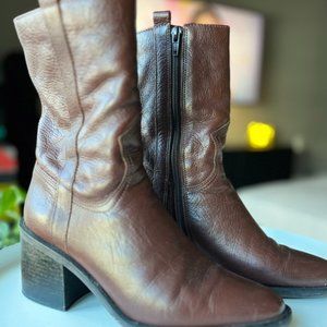 Ankle leather boots